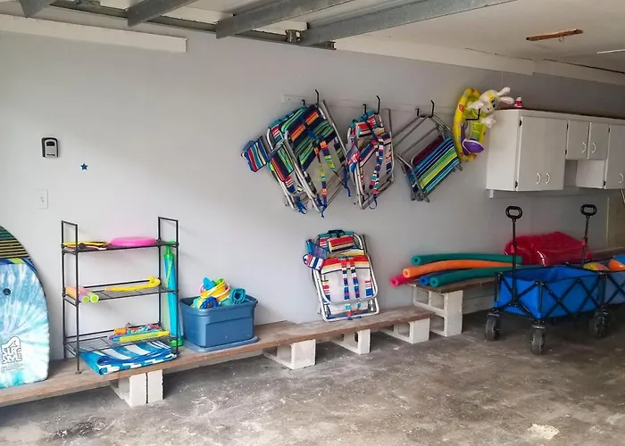 Pool Access & Kayaks: Indian Shores Townhome *