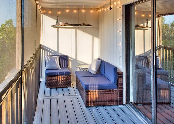 Pool Access & Kayaks: Indian Shores Townhome