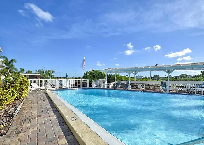 Ferienhaus Pool Access & Kayaks: Indian Shores Townhome