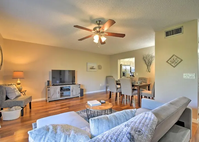 Pool Access & Kayaks: Indian Shores Townhome