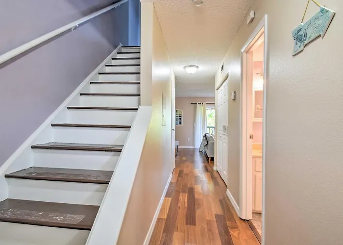Pool Access & Kayaks: Indian Shores Townhome *