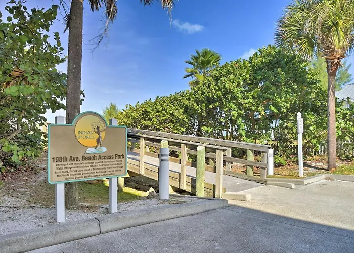 Pool Access & Kayaks: Indian Shores Townhome Holiday home Clearwater Beach