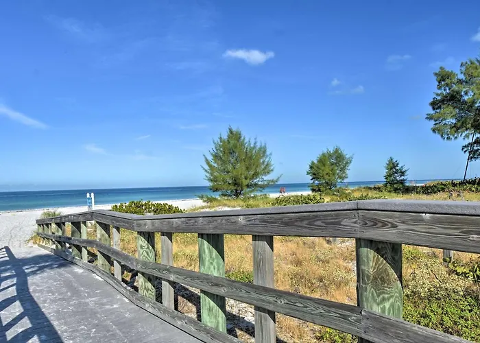 Pool Access & Kayaks: Indian Shores Townhome Holiday home Clearwater Beach