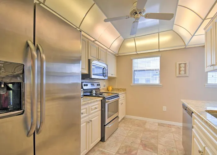 Pool Access & Kayaks: Indian Shores Townhome Clearwater Beach