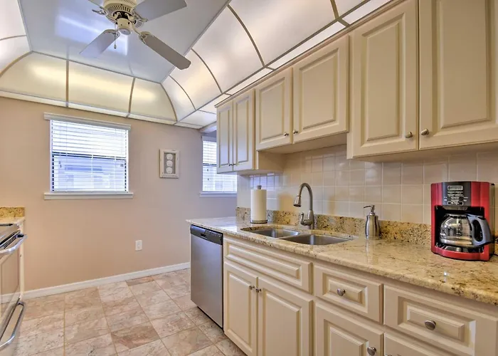 Ferienhaus Pool Access & Kayaks: Indian Shores Townhome